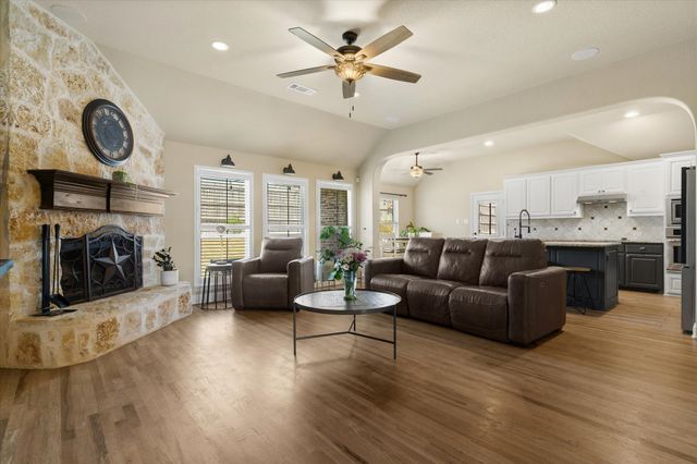 6041 Park View Drive, Midlothian, TX 76065