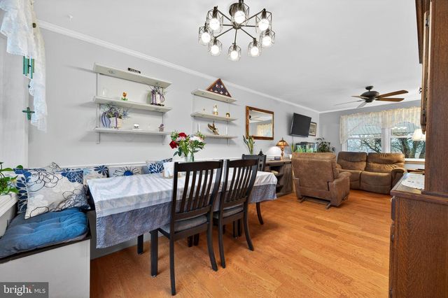 8137 SUMMIT POINT RD, Charles Town, WV 25414