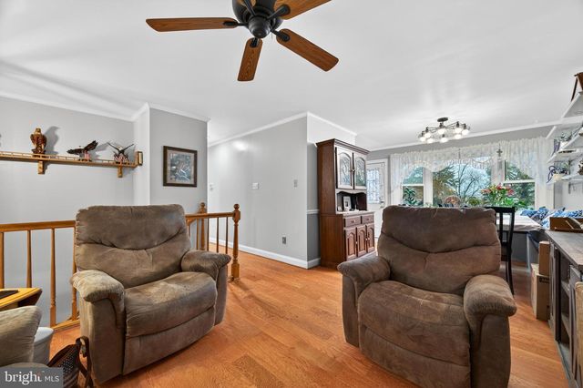 8137 SUMMIT POINT RD, Charles Town, WV 25414