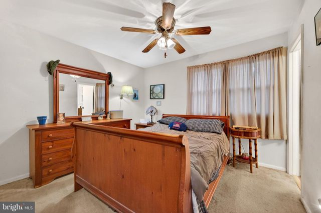 8137 SUMMIT POINT RD, Charles Town, WV 25414