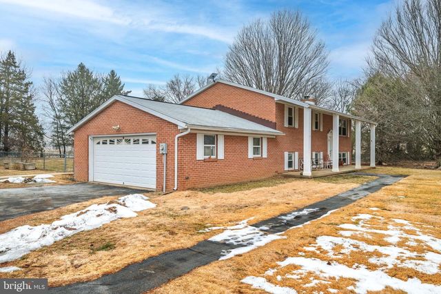 8137 SUMMIT POINT RD, Charles Town, WV 25414