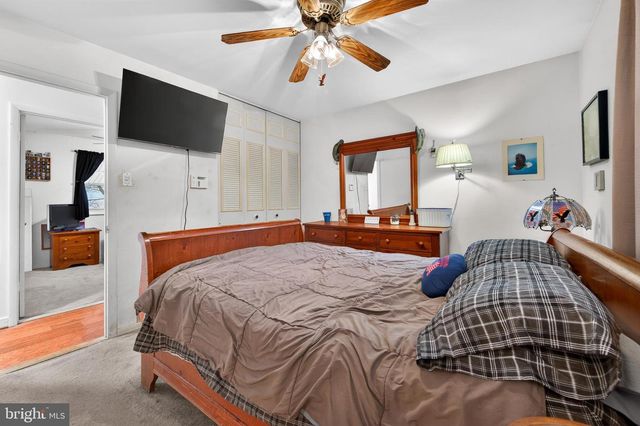 8137 SUMMIT POINT RD, Charles Town, WV 25414