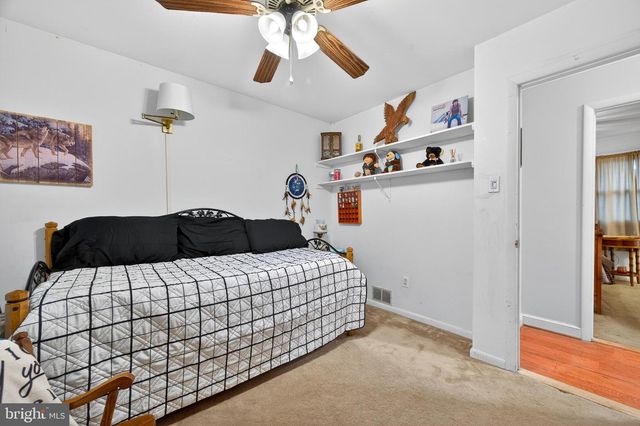 8137 SUMMIT POINT RD, Charles Town, WV 25414