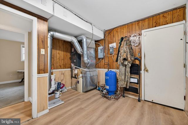 8137 SUMMIT POINT RD, Charles Town, WV 25414