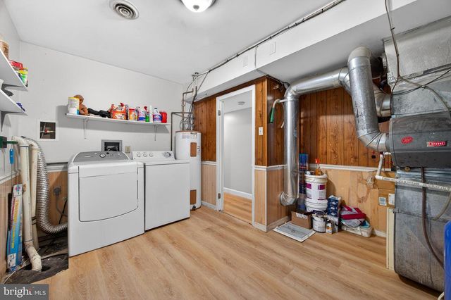 8137 SUMMIT POINT RD, Charles Town, WV 25414