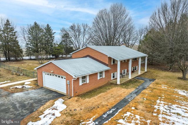 8137 SUMMIT POINT RD, Charles Town, WV 25414