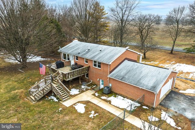 8137 SUMMIT POINT RD, Charles Town, WV 25414