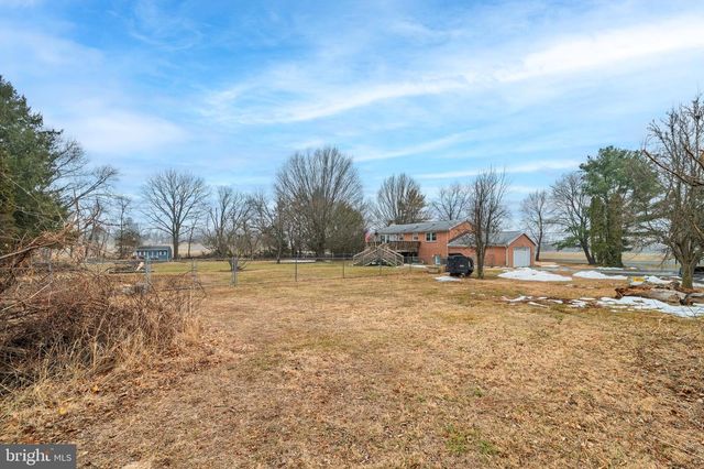 8137 SUMMIT POINT RD, Charles Town, WV 25414