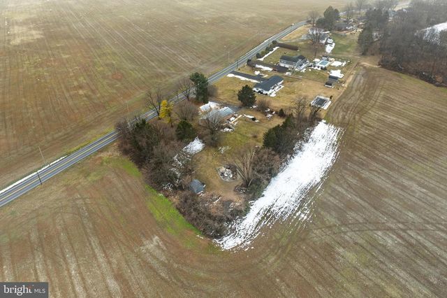 8137 SUMMIT POINT RD, Charles Town, WV 25414