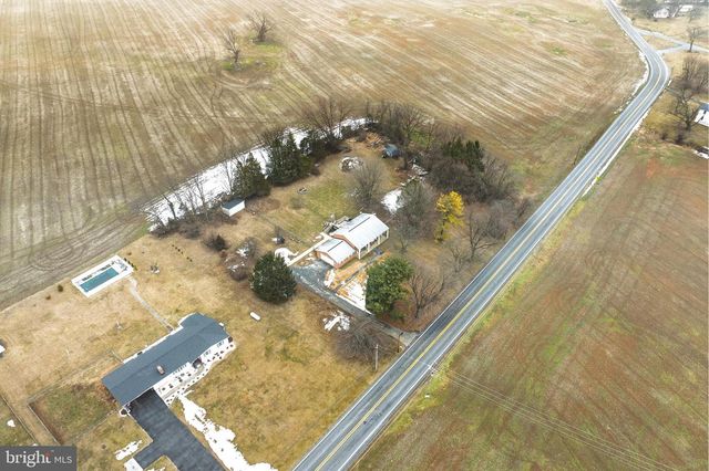 8137 SUMMIT POINT RD, Charles Town, WV 25414