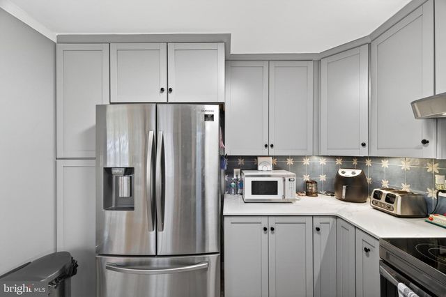 8137 SUMMIT POINT RD, Charles Town, WV 25414