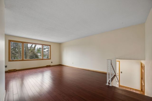 10521 Lake Fall Drive, Eden Prairie, MN 55347