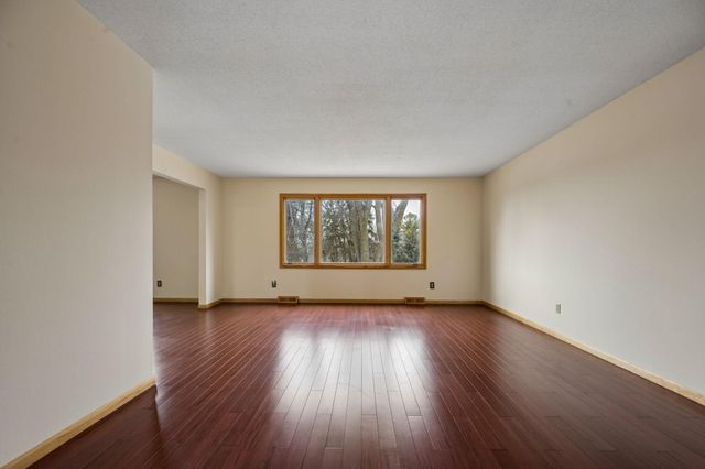 10521 Lake Fall Drive, Eden Prairie, MN 55347