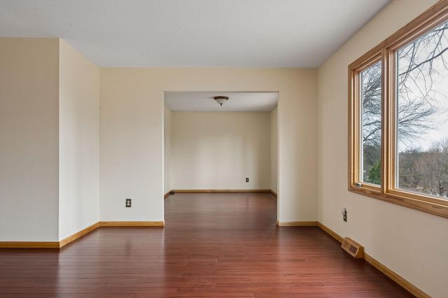 10521 Lake Fall Drive, Eden Prairie, MN 55347