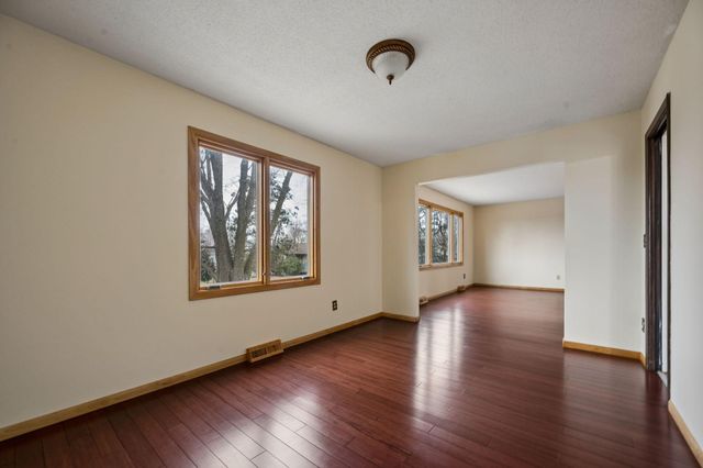 10521 Lake Fall Drive, Eden Prairie, MN 55347