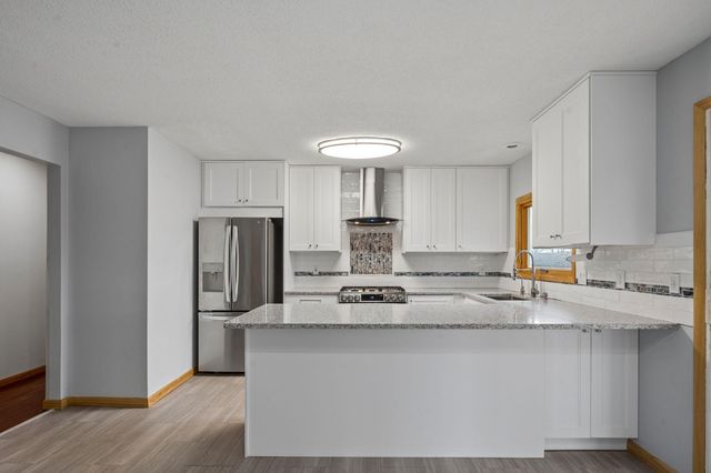 10521 Lake Fall Drive, Eden Prairie, MN 55347