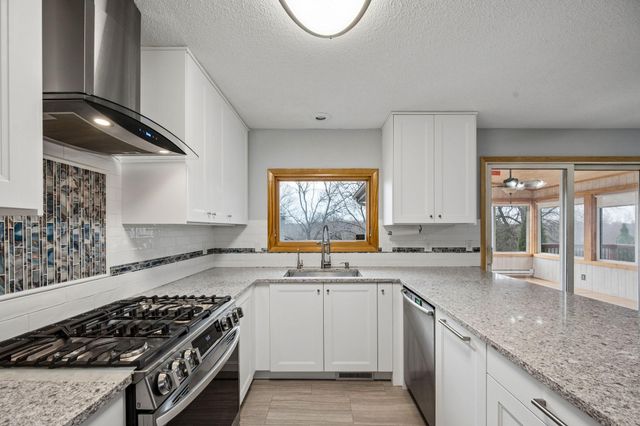 10521 Lake Fall Drive, Eden Prairie, MN 55347