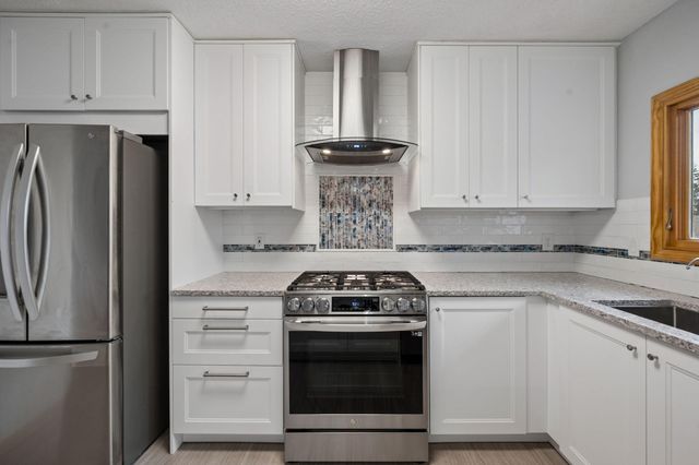 10521 Lake Fall Drive, Eden Prairie, MN 55347