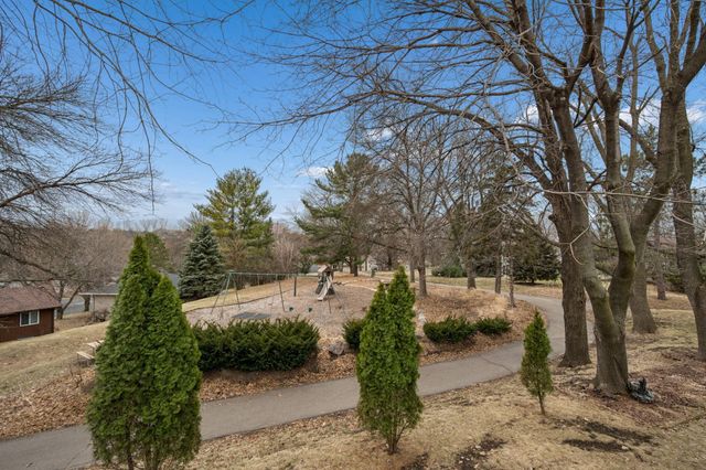 10521 Lake Fall Drive, Eden Prairie, MN 55347