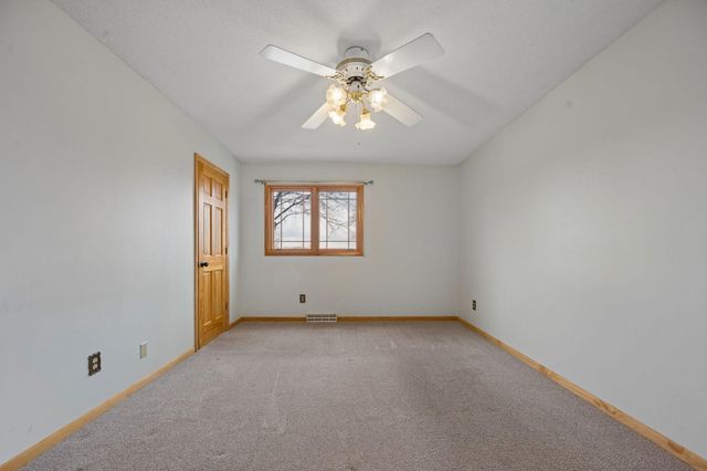 10521 Lake Fall Drive, Eden Prairie, MN 55347