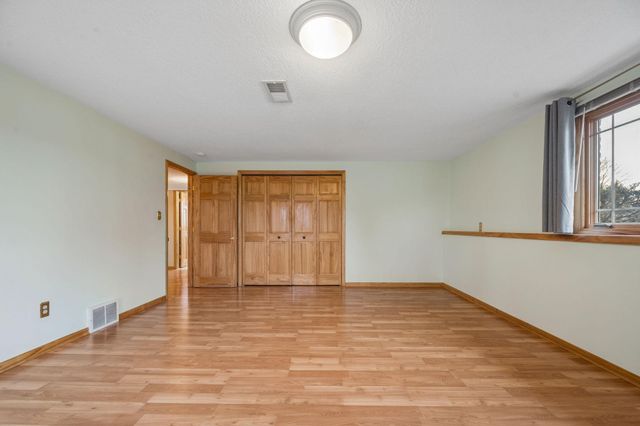 10521 Lake Fall Drive, Eden Prairie, MN 55347