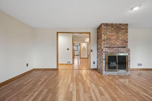 10521 Lake Fall Drive, Eden Prairie, MN 55347