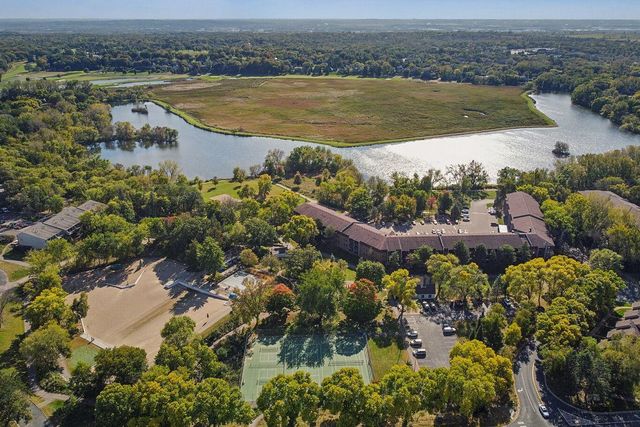 10521 Lake Fall Drive, Eden Prairie, MN 55347