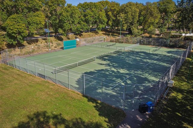 10521 Lake Fall Drive, Eden Prairie, MN 55347