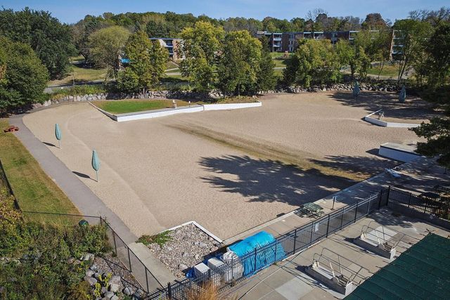 10521 Lake Fall Drive, Eden Prairie, MN 55347