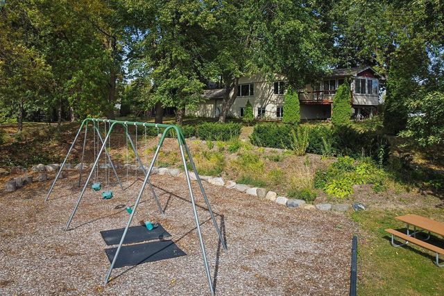 10521 Lake Fall Drive, Eden Prairie, MN 55347