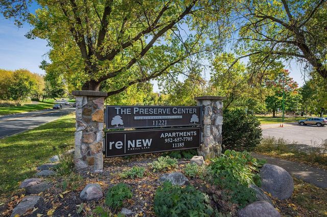 10521 Lake Fall Drive, Eden Prairie, MN 55347