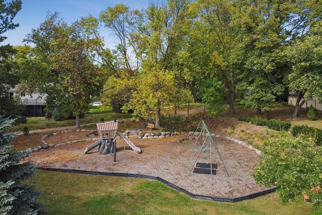 10521 Lake Fall Drive, Eden Prairie, MN 55347