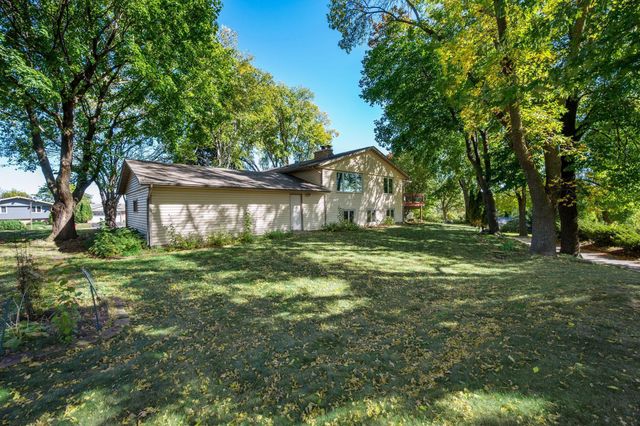 10521 Lake Fall Drive, Eden Prairie, MN 55347