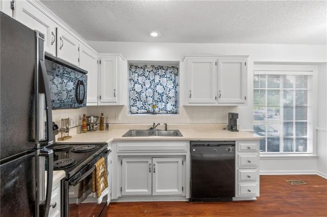 12357 W 107th Terrace, Overland Park, KS 66210