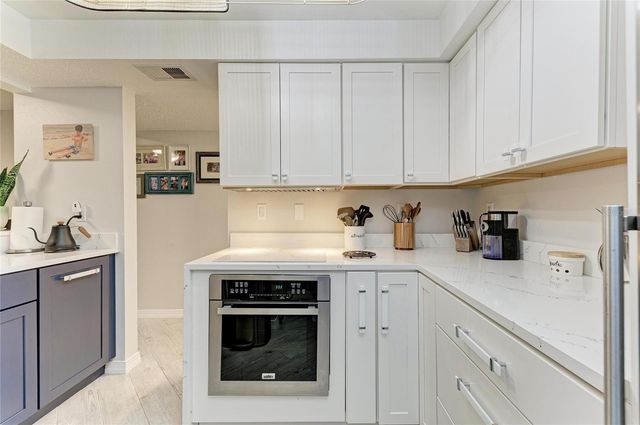 2121 WOOD STREET 113, Sarasota, FL 34237