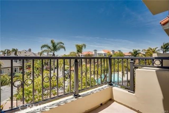 19341 Sawgrass Lane, Huntington Beach, CA 92648