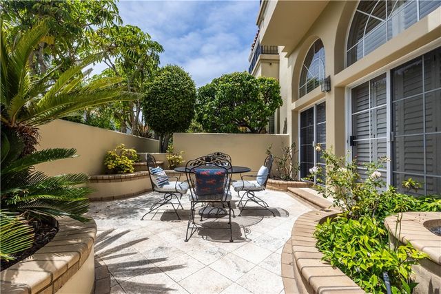 19341 Sawgrass Lane, Huntington Beach, CA 92648
