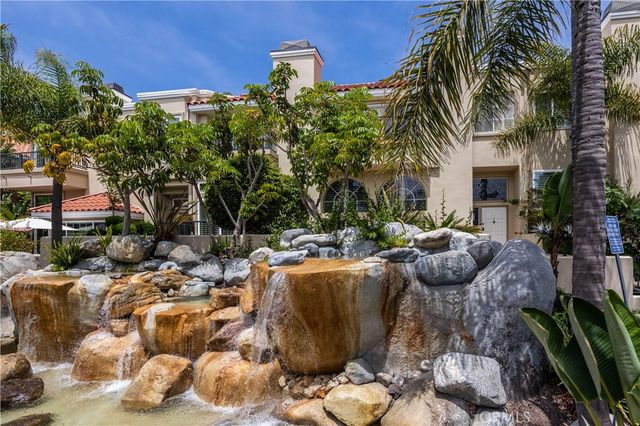 19341 Sawgrass Lane, Huntington Beach, CA 92648