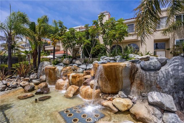 19341 Sawgrass Lane, Huntington Beach, CA 92648