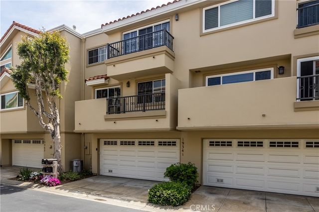 19341 Sawgrass Lane, Huntington Beach, CA 92648