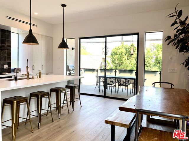 2606 S Barrington Avenue, Los Angeles, CA 90064