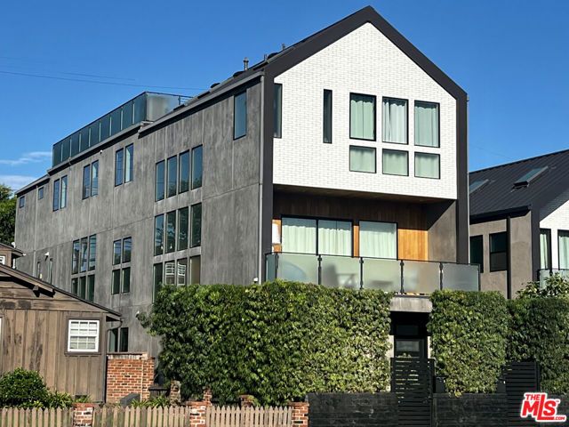 2606 S Barrington Avenue, Los Angeles, CA 90064