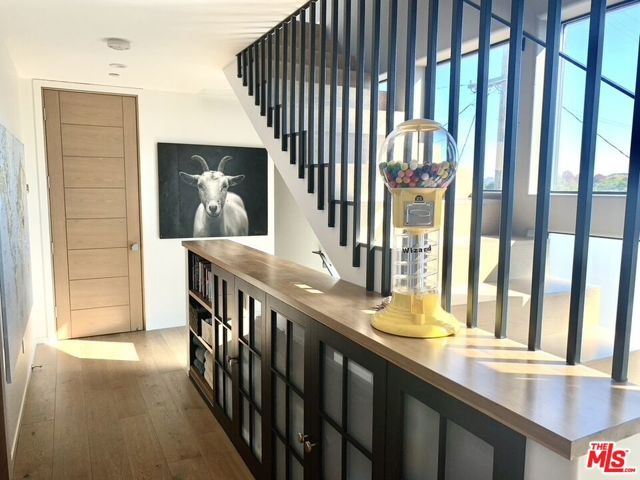 2606 S Barrington Avenue, Los Angeles, CA 90064
