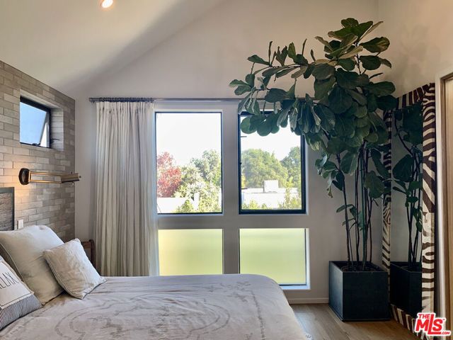 2606 S Barrington Avenue, Los Angeles, CA 90064