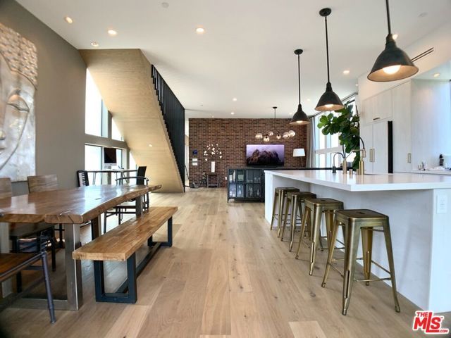 2606 S Barrington Avenue, Los Angeles, CA 90064
