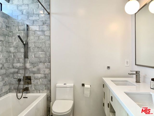 2606 S Barrington Avenue, Los Angeles, CA 90064