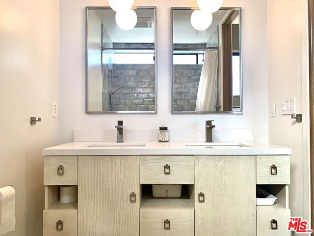2606 S Barrington Avenue, Los Angeles, CA 90064