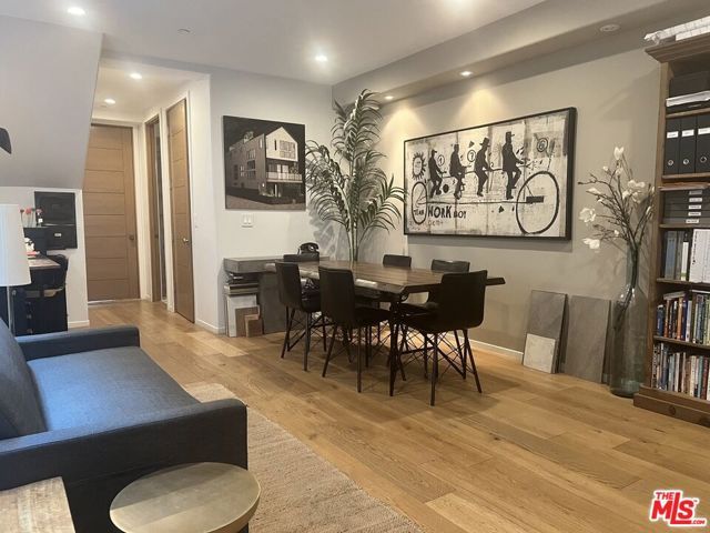 2606 S Barrington Avenue, Los Angeles, CA 90064