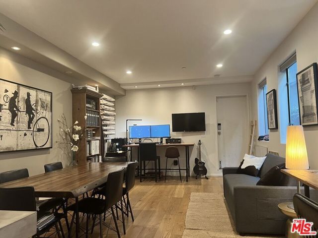 2606 S Barrington Avenue, Los Angeles, CA 90064