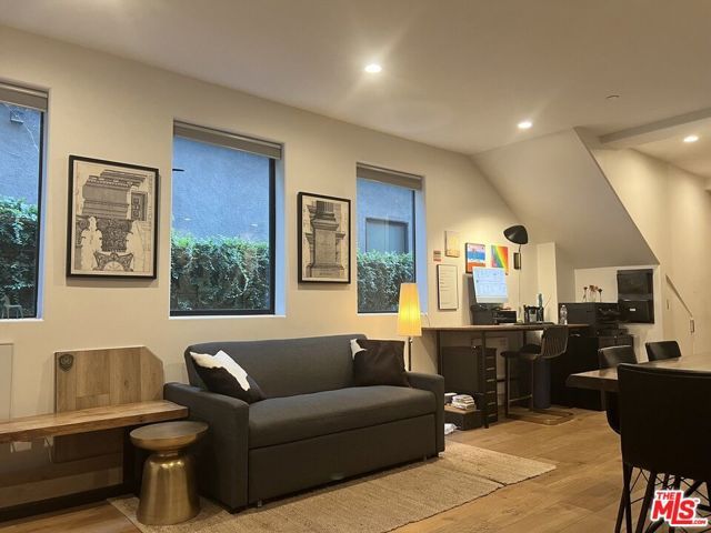 2606 S Barrington Avenue, Los Angeles, CA 90064